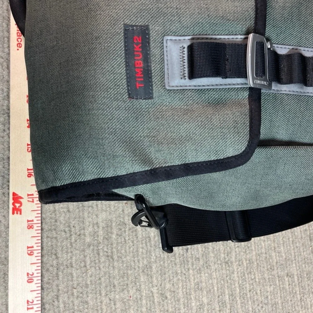 Timbuk2 Messenger Bag Olive Green Canvas Commuter Laptop Bag Adjustable Strap